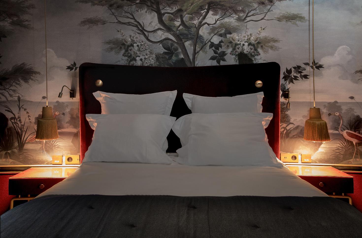 Snob Hotel